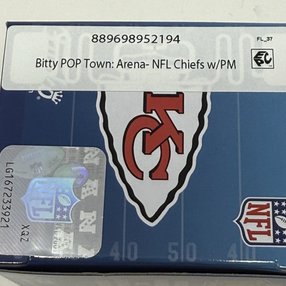 Funko Bitty Pop! Patrick Mahomes and Football Stadium Arrowhead NEW FAST SHIP🔥 - Picture 3 of 4
